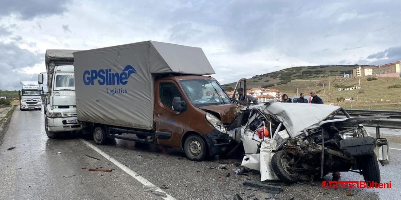 Yağışlı hava nedeniyle yaşanan kazada 4 kişi yaralandı!