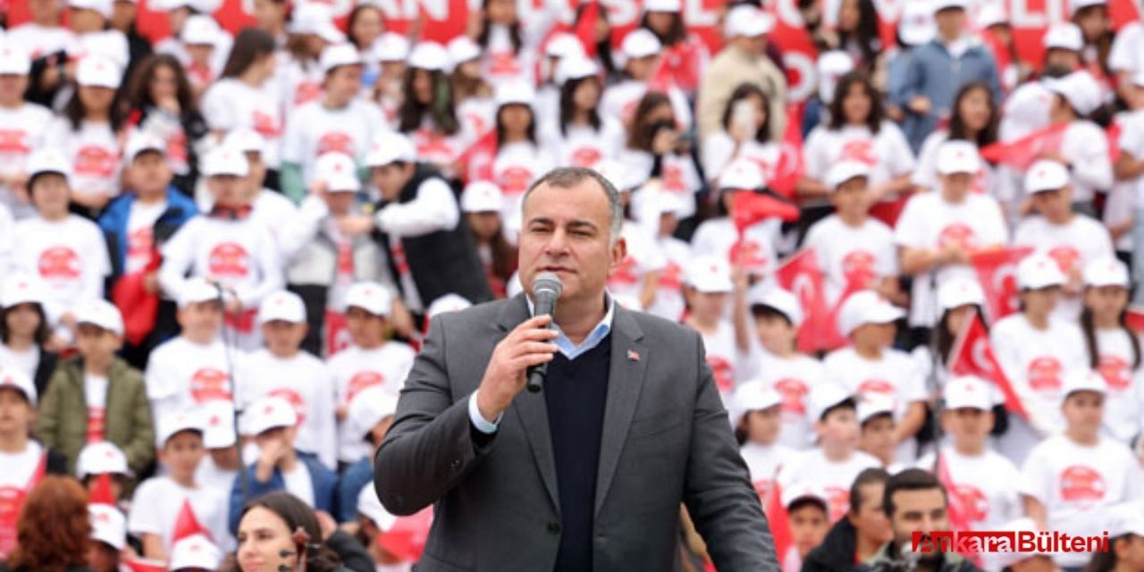 Çankaya Belediyesinin düzenlediği etkinlikte Bin çocuk korosundan 'Egemenlik' konseri