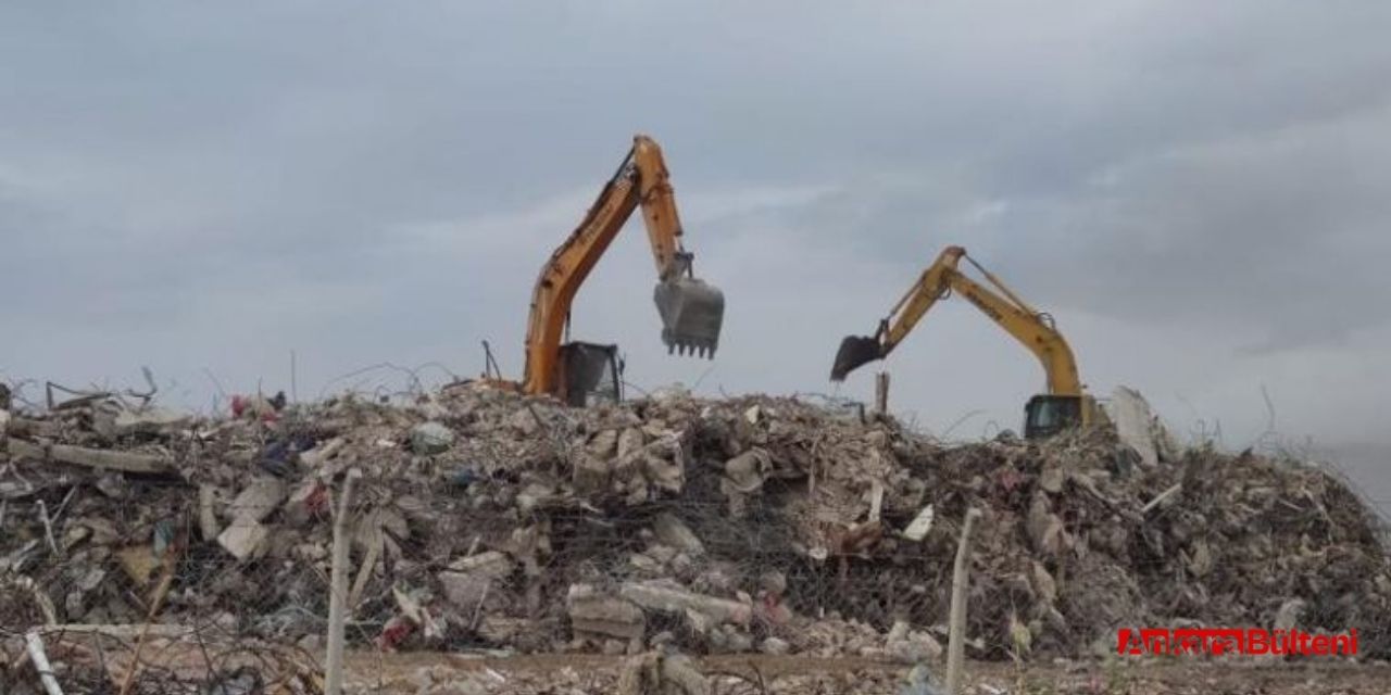 Mamak Belediyesi deprem bölgesinde enkaz kaldırma çalışmalarına devam ediyor!