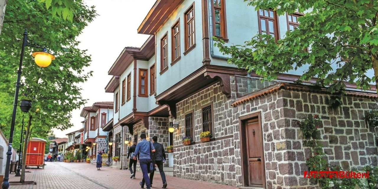 Depremzedeler için Hamamönü'nde kermes düzenlendi!