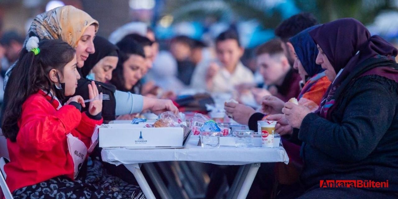 2023 İzmir'de iftar çadırı kuruldu mu? İlçe ilçe kurulan iftar çadırları listesi