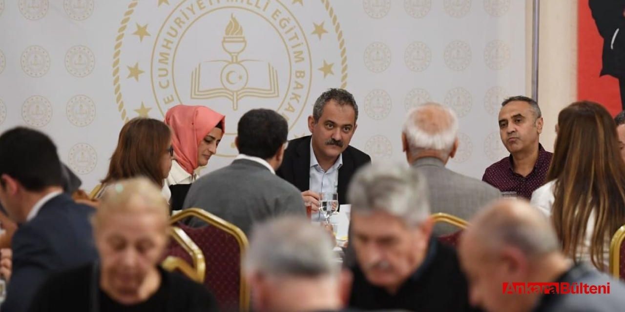 Milli Eğitim Bakanı Özer Ankara'da depremzede öğretmenlerle iftarda buluştu