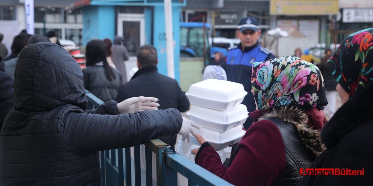 Polatlı Belediyesi'nden sıcak yemek ikramı