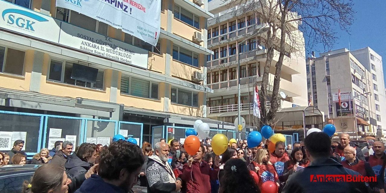 SGK çalışanları Sıhhiye’deki SGK binası önünde iş bırakma eylemi yaptı!