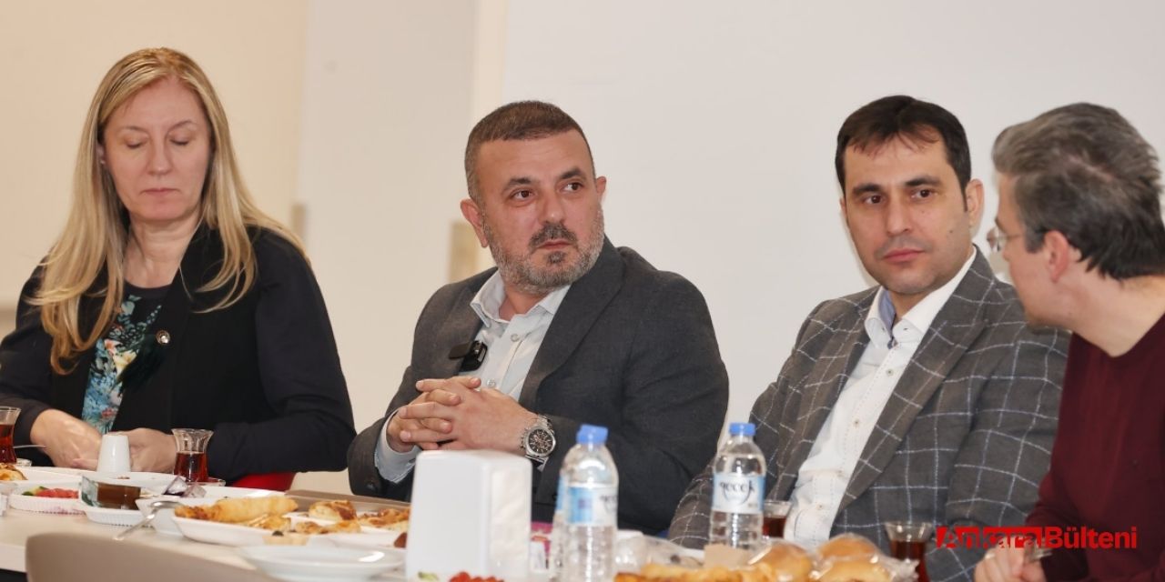 Sincan Belediye Başkanı Murat Ercan hastane ekibiyle sahur yaptı