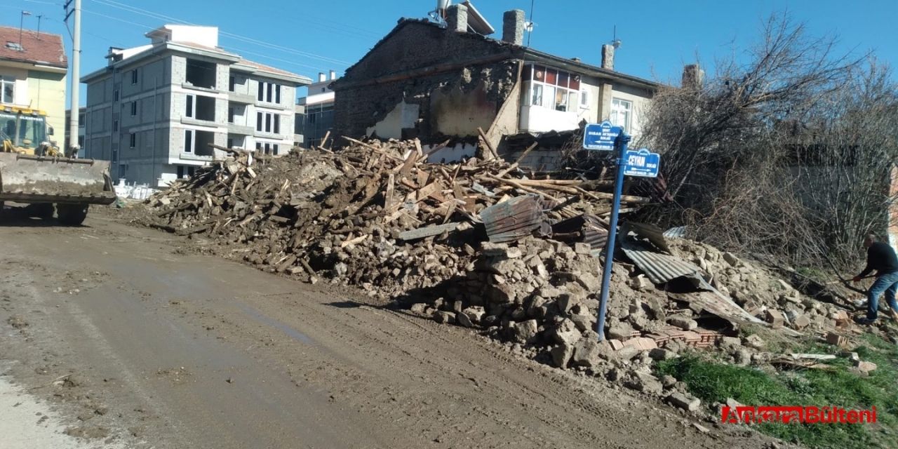 Çubuk Belediyesi yıkım çalışmaları devam ediyor!