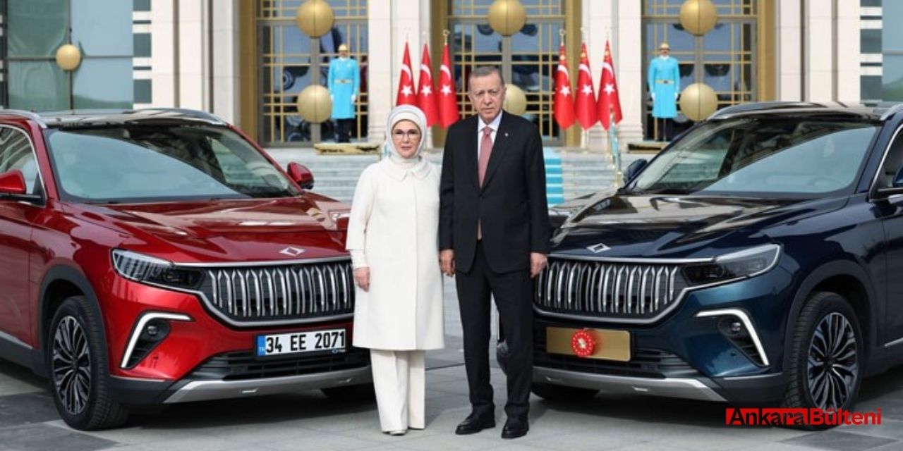 Türkiye'de Togg ilk sahibine kavuşurken o anlar tarihe geçti!