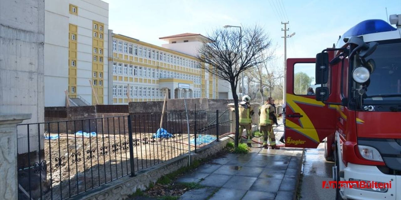 Ankara Kahramankazan'da okulda yangın meydana geldi!