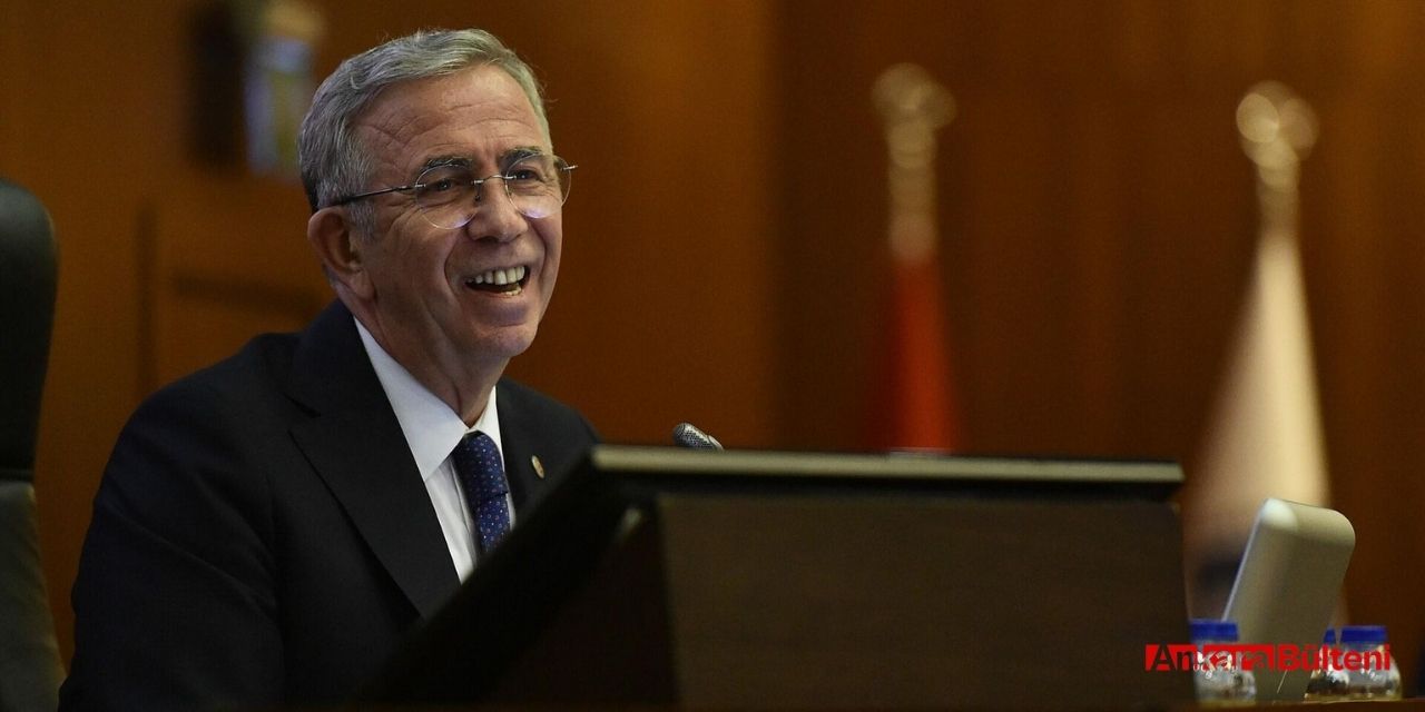 Mansur Yavaş elini öptürmek istemeyince devreye eşi girdi! Gülümseten anlar yaşandı!