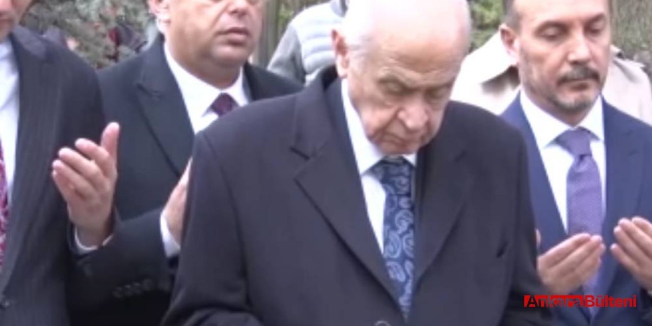 Devlet Bahçeli Alparslan Türkeş'in mezarına ziyaret gerçekleştirdi!