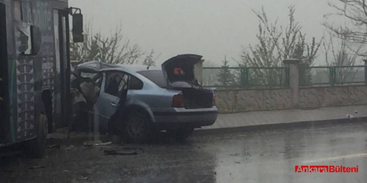 Ankara'da halk otobüsü otomobille çarpıştı!