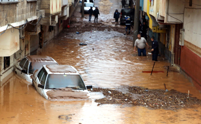 selin-vurdugu-sanliurfa-da-saganak-yagis-etkili-15706151-4706-m.jpg