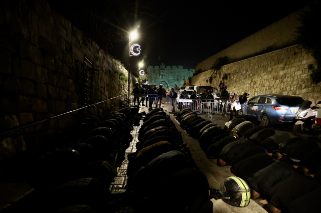 son-dakika-israil-gucleri-mescid-i-aksa-ya-15743234-4579-m.jpg