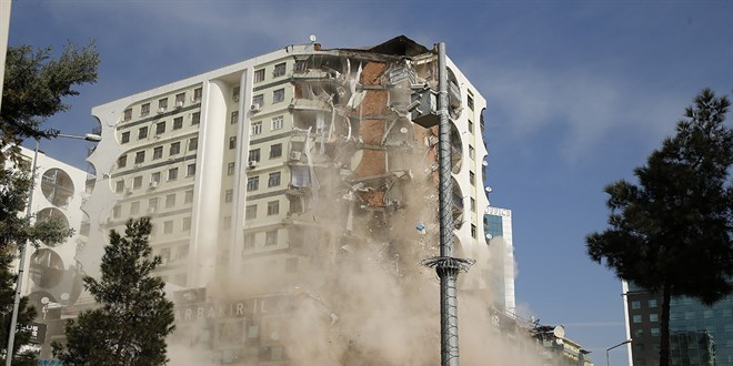 depremde-yikilan-galeria-sitesi-nin-muteahhidi-ankara-da-yakalandi.jpg