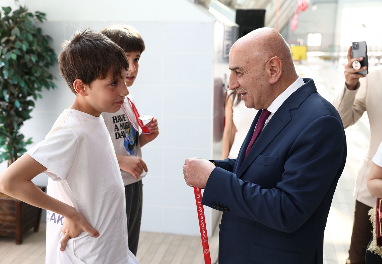 genc-yuzuculer-madalyalarini-baskan-altinoktan-aldi-kecioren-bel-tr-14610.jpg