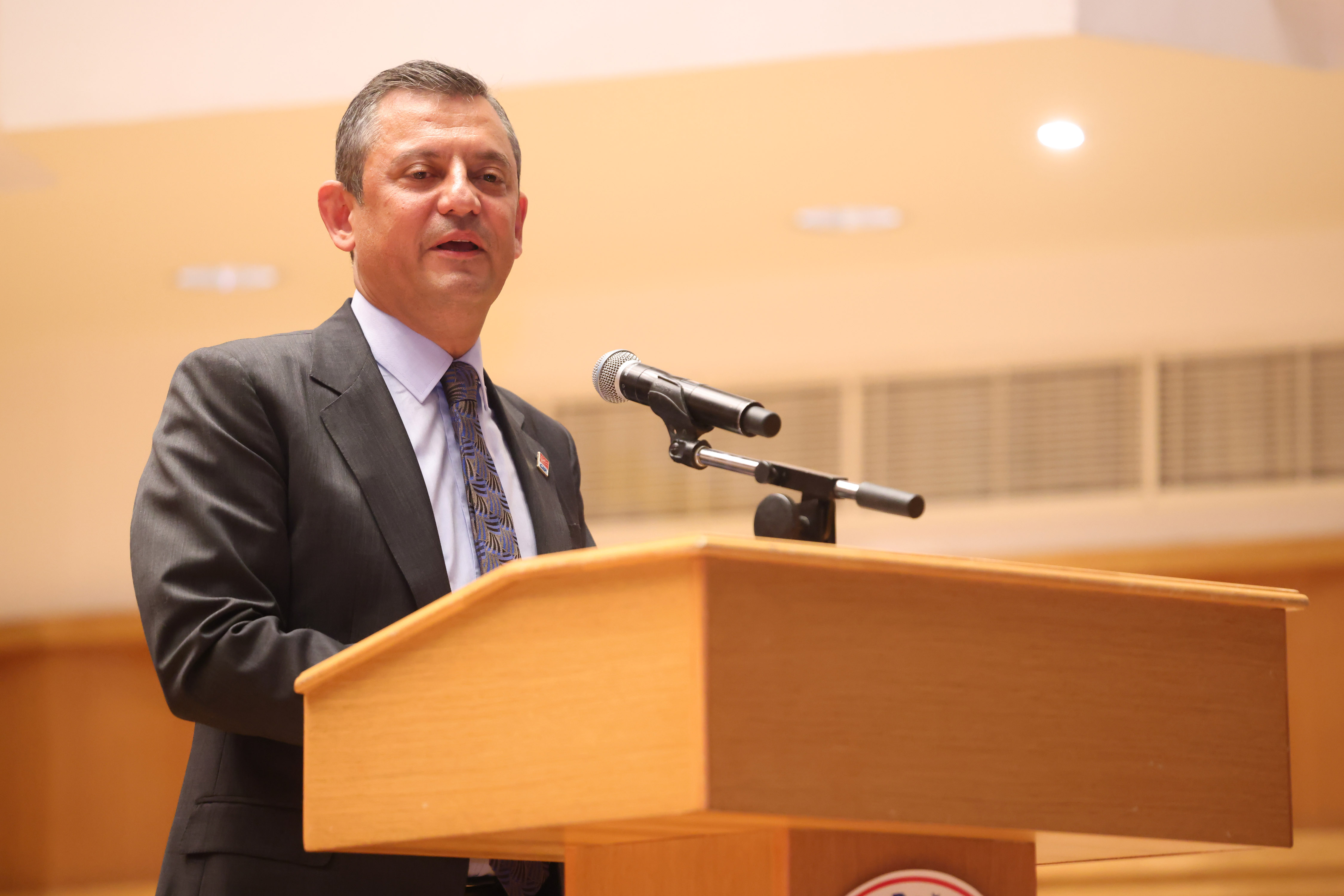 2024-04-18-bilkent-universitesi-genclik-bulusmasi-ozgur-ozel-2.jpg
