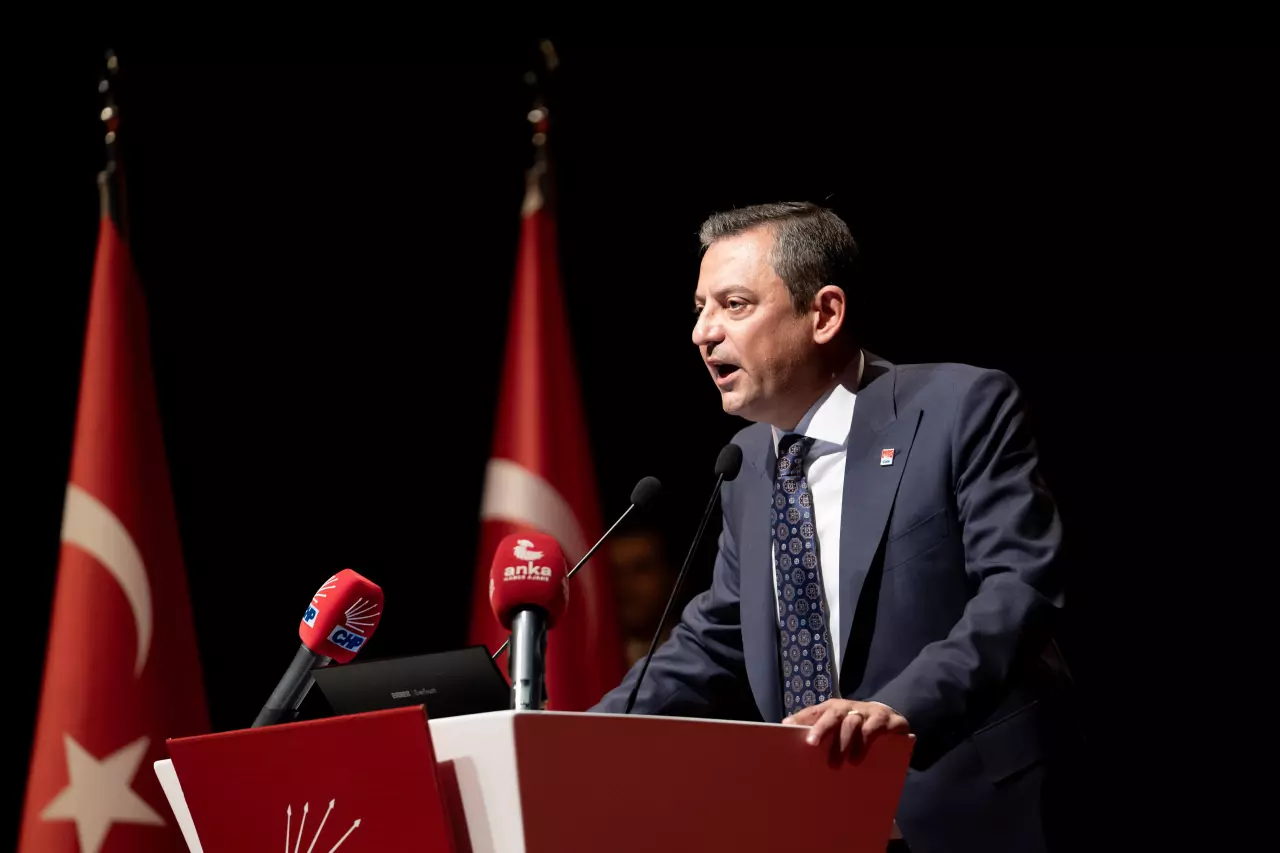 chp-genel-baskani-ozel-partisinin-yerel-yonetimler-calistayinda-konust.webp